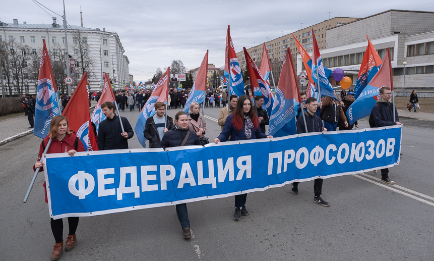 Под знамёнами профсоюзов. Фото Артёма Келарева.